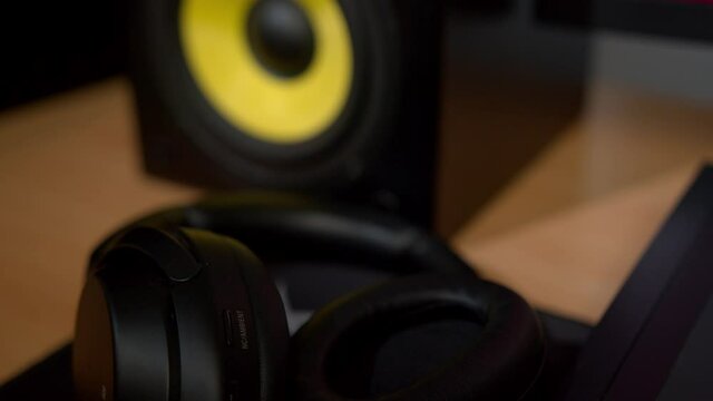 Parlante funcionando con auricualres