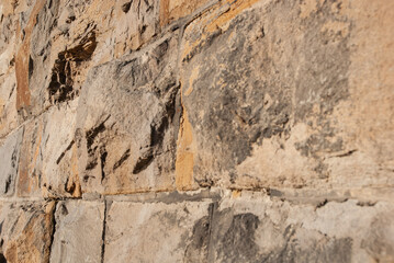 gelbe Sandstein-Mauer mit grobem Fels, Details
