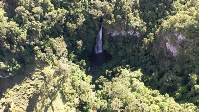 zoom in op mooie waterval