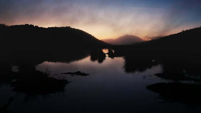 Coucher de soleil &agrave; la R&eacute;union, Piton Argamasse et vue sur piton des neiges