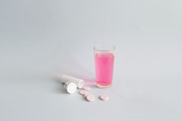 A glass of hot water and an antipyretic dissolving tablet in a glass.