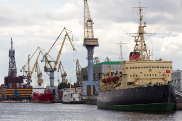 Fototapeta premium big ships are in port