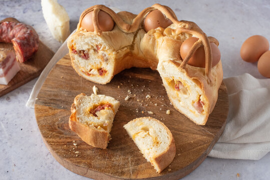 Casatiello napoletano