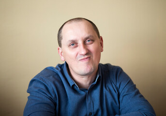 Obraz premium Portrait of smiling mature man, Piotrkow Trybunalski, Lodzkie, Poland