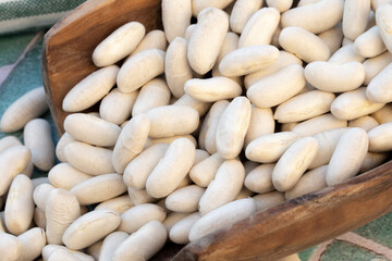 haricots blanc sec sur une table