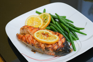 Grilled salmon steak with green beans
