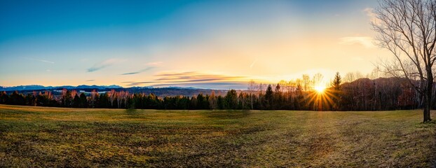 Abendstimmung mit Alpenblick, Pfaffenwinkel, Bayern, Oberbayern, Deutschland © aBSicht