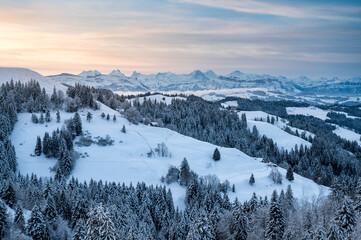 Fototapeta na wymiar beautiful winter sunrise in snowy Emmental