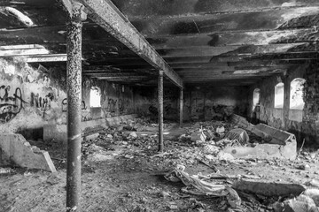 Opuszczony budynek © andrzej