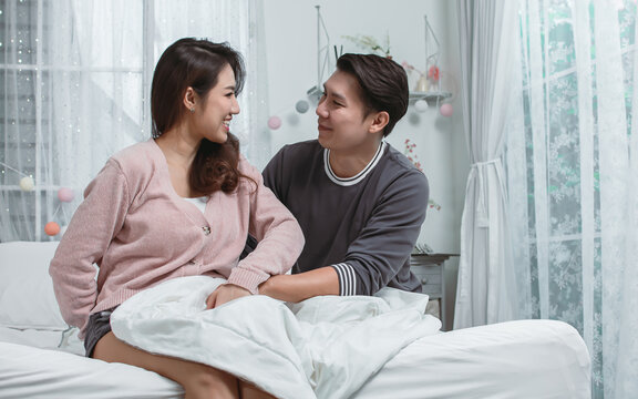 A woman pregnance and make a surprise to her husband