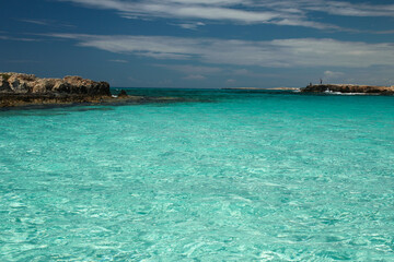 Fototapeta na wymiar transparent waves of turquoise sea