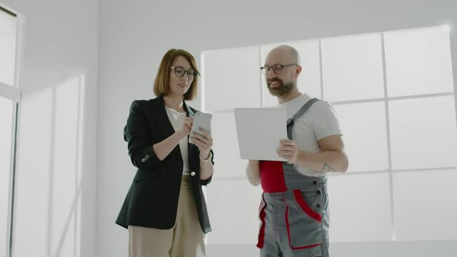 Lady flat owner shows engineer photos of apartment design