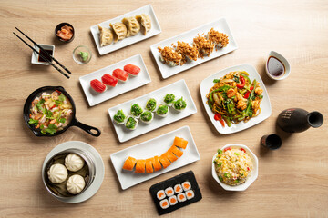 Fototapeta na wymiar Japanese asian food background, sushi, noodles, gyozas.