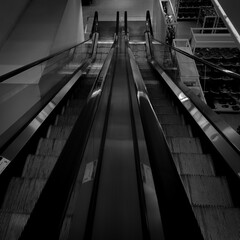 escalator going down