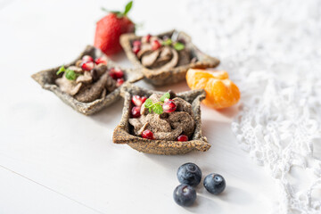 coffe cream poppy seed tartlets cake with fresh fruit 