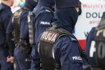 Policjanci prewencji podczas protestu politycznego we Wrocławiu. 
