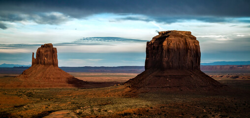 dramatic landscape photo of the spectacular mesa and buttes and rock formations in Monument Valley in the border of Utah and Arizona.