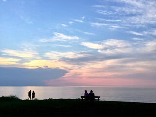 Fototapeta na wymiar Couples enjoying the view from sunset beach, Niagara on the Lake, Ontario, Canada.