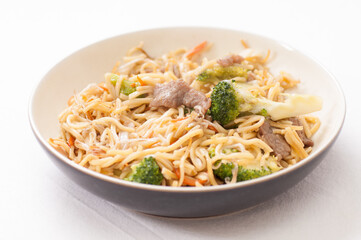 beef chow mein with vegetables