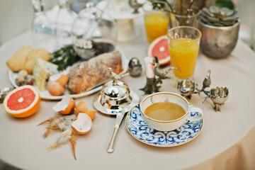 beautiful and cozy bright easter table decoration