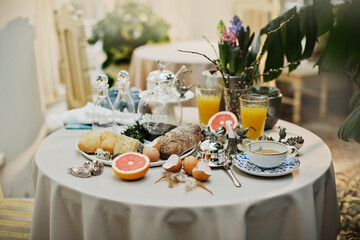 beautiful and cozy bright easter table decoration