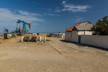 Fototapeta premium Oil derrick in Baku suburbs, Azerbaijan