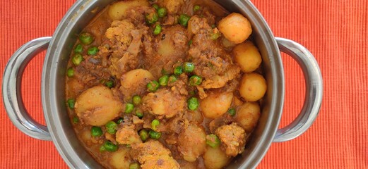 Healthy recipe Spicy Cauliflower Potato Peas