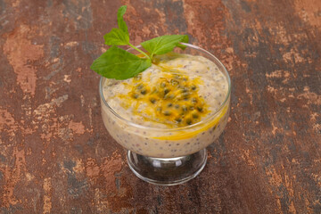 Pudding with chia and passion fruit