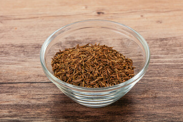 Dry zeera seeds in the bowl