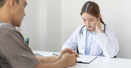 Doctor is currently diagnosing the disease and giving advice to psychiatric patients, Checking the history and medical conditions in a clinic or hospital, Health care counseling.