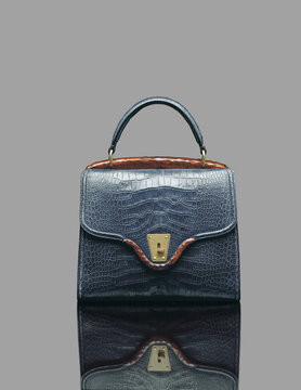 Fashionable and stylish walking handbag for woman.