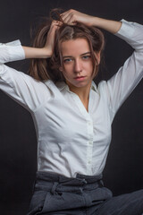 Naklejka premium studio portrait of a young brown-haired woman, on a black background