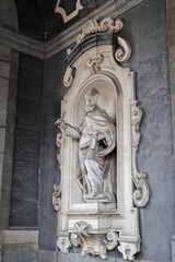 Fototapeta na wymiar Napoli – Statua sinistra nel portico di ingresso della Chiesa di San Giuseppe dei Ruffi