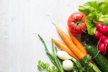 Foto op Plexiglas Assortment of fresh spring vegetables on white wooden background © udra11