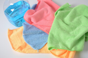 Multicolor micro Fiber cleaning cloth with static electricity that attracts dust and cleaning spray.