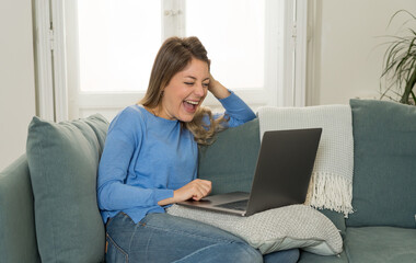 Naklejka premium Happy young woman on zoom video calling family and friends using laptop during social distancing