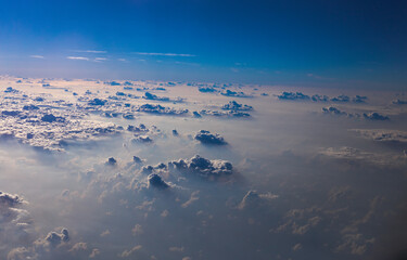 Nature blurred abstract background Of the colorful morning sun, a large lake, can see the scenery all around, cool atmosphere from the wind blowing all the time