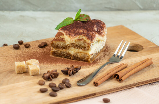  A piece of delicious tiramisu is the perfect breakfast or dessert. Star anise and cane sugar complete the composition