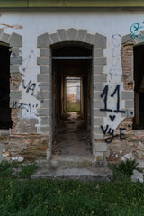 Fototapeta na wymiar Casa abandonada en Despeñaperros, España