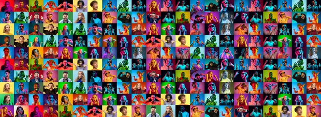 Schilderijen op glas Collage of faces of surprised people on multicolored backgrounds. Happy men and women smiling. Human emotions, facial expression concept. Different human facial expressions, emotions, feelings. Neon © master1305