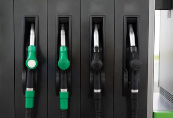 surtidor de gasolinera o estación de servicio