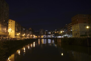 Fototapeta na wymiar River of Bilbao at night