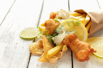 Backfisch Pommes Fisch gebacken Portion