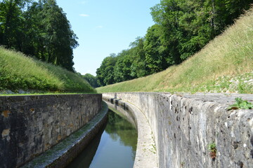 Le tunnel-canal de Saint-Albin, canal souterrain de Scey-sur-Saôned en Haute-Saône, France