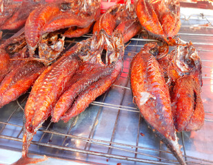 Close up shot of fried oats are placed on a wire rack to drain the oil.