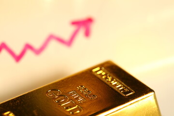 Plastic made toy gold bar and arrow sign scene represent business and finance concept related idea.