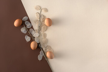 Obraz premium Creative Easter layout with decorative plant and eggs forming a tree