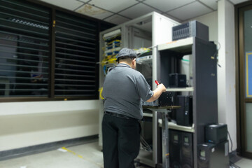 Admin data center technician performing server maintenance.