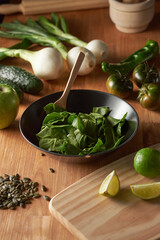 Spinach salad with seeds, lime, tomato, pepper, onion, cucumber and apple.