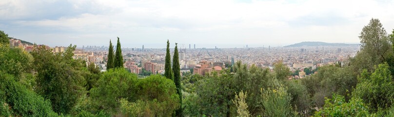 Naklejka premium Panoramic view towards coast from Park Güell in Barcelona, Catalonia.